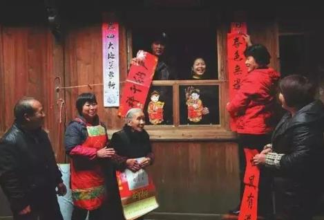貼對(duì)聯(lián)不小心弄壞了有什么兆頭?貼對(duì)聯(lián)有什么講究