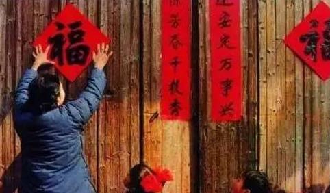 貼對(duì)聯(lián)不小心弄壞了有什么兆頭?貼對(duì)聯(lián)有什么講究