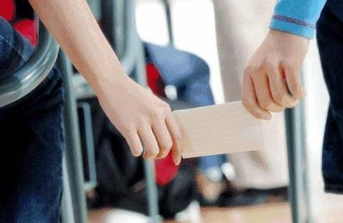 高中生早戀家長要戳穿嗎?孩子早戀該怎么辦