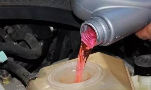 水加酒精能當防凍液嗎?沒有防凍液可以用白酒代替嗎?