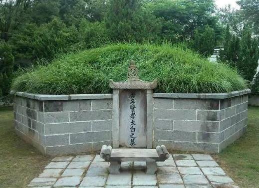 2021年新墳掛社墳是在啥時(shí)候?新墳前三年要注意什么?