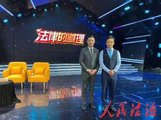 冠領(lǐng)律師任戰(zhàn)敏榮登國家級(jí)期刊《人民法治》封底人物
