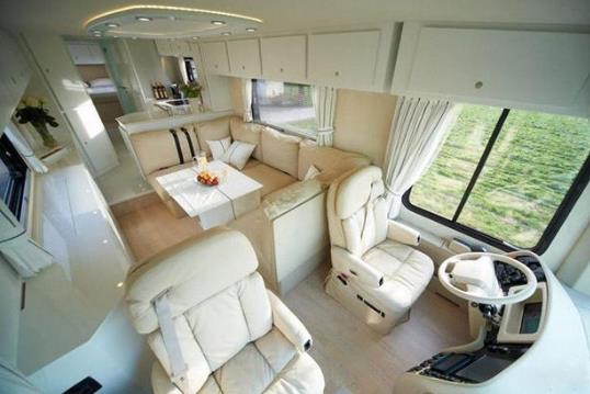 2021國慶出去玩買房車好還是租房車好?租房車出去玩劃算嗎?