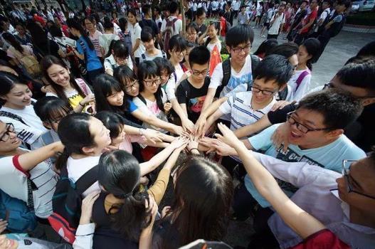 異地高考是按學(xué)籍地還是戶籍地錄?2021年藝術(shù)生本科錄取分?jǐn)?shù)線漲了還是降了