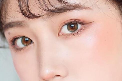 美瞳的度數(shù)怎么選擇?為什么戴隱形眼鏡感覺眼睛好干?