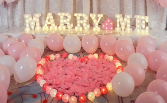 女生向男生求婚要單膝下跪嗎 女生向男生求婚應(yīng)該準備什么