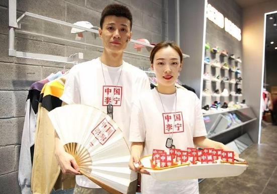 中國(guó)李寧的衛(wèi)衣怎么看是不是正品?中國(guó)李寧衛(wèi)衣怎么那么貴?