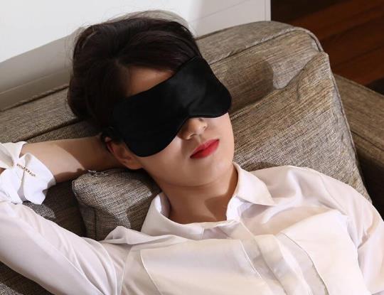 戴什么樣的眼罩睡覺最舒服?什么顏色的眼罩對(duì)眼睛好?