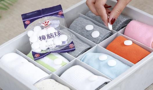 皮衣服可以放樟腦丸嗎 樟腦丸要不要撕開使用