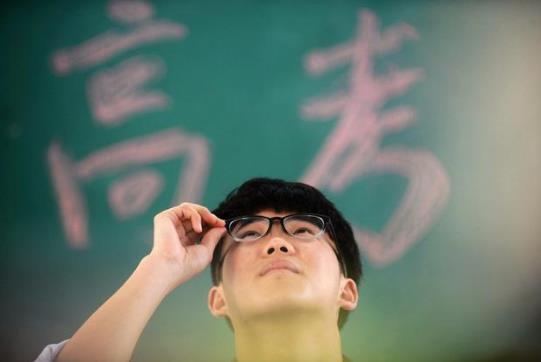 高考查分要用到些什么?考試成績查詢的渠道和操作流程