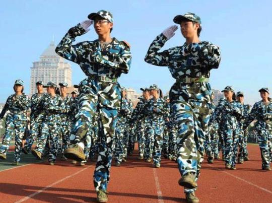大學(xué)不軍訓(xùn)需要開什么證明?大學(xué)軍訓(xùn)晚上要訓(xùn)練嗎?