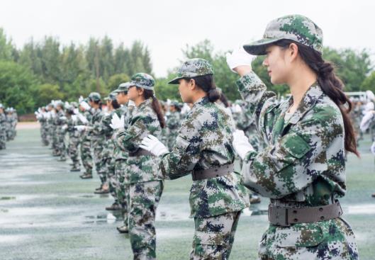 大學(xué)不軍訓(xùn)后果嚴(yán)重嗎?大學(xué)軍訓(xùn)要上交手機嗎?