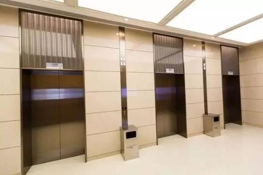 東西掉電梯縫里會(huì)損壞電梯嗎?遇到電梯故障怎么辦?