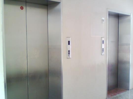 東西掉電梯縫里會(huì)損壞電梯嗎?遇到電梯故障怎么辦?