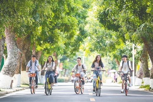 大學(xué)生報(bào)到該不該帶上父母?大學(xué)報(bào)到完了就開學(xué)嗎?
