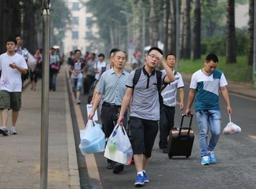 大學(xué)生有沒有必要買平板?大一新生有必要買電腦嗎?