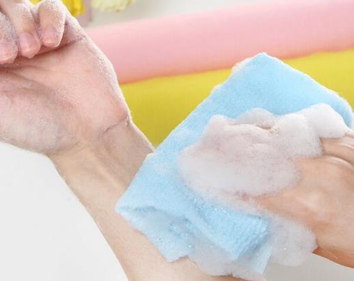 搓澡巾多久換一次好?搓澡巾和家人一起用會(huì)怎么樣?