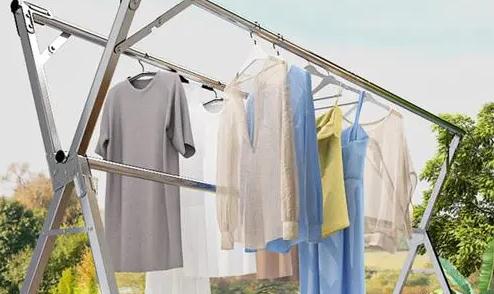 夏天衣服上的汗?jié)n是什么成分 夏天衣服上的汗?jié)n變成黑點怎么可以洗掉
