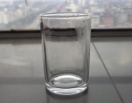 玻璃杯怎么洗干凈不留水漬?為什么玻璃杯壁總有臟的?