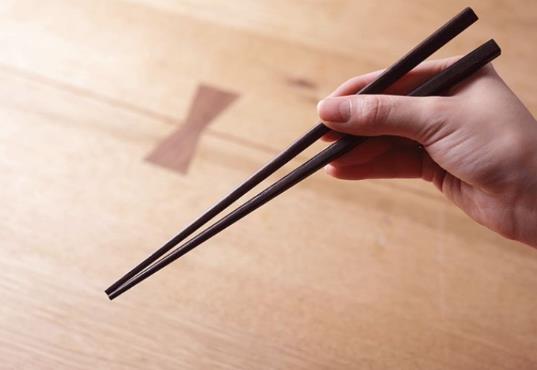 筷子上有霉斑用了會(huì)怎么樣?筷子有油漆味道能不能用