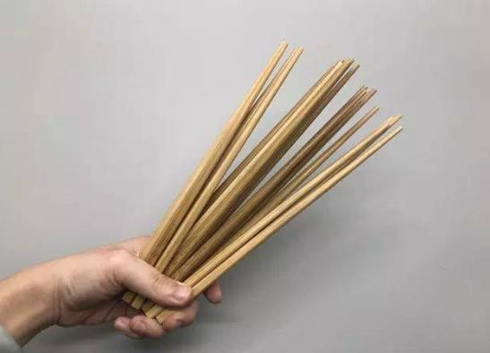 煮木筷子掉色了怎么辦?筷子用熱水煮過后怎么水變紅色了?