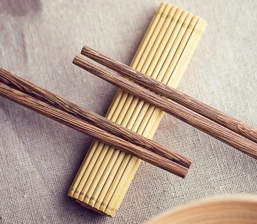 筷子上的霉斑有毒嗎?新買的筷子有味道正常嗎?