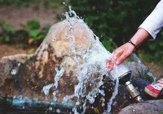 停水后自來(lái)水水發(fā)黃怎么洗衣服?自來(lái)水發(fā)黃燒開(kāi)后能喝嗎?