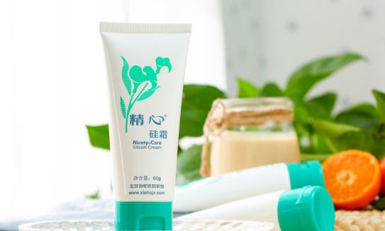 協(xié)和硅霜可以長期擦臉嗎 協(xié)和硅霜和硅e乳哪個好