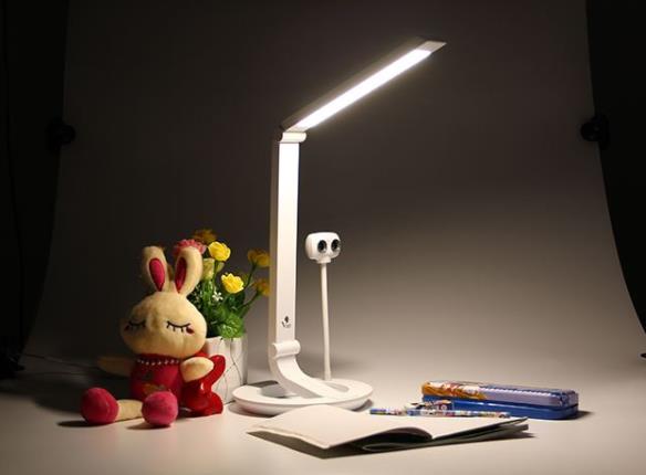 臺(tái)燈什么角度最保護(hù)眼睛?充電臺(tái)燈邊充電邊使用會(huì)爆炸嗎