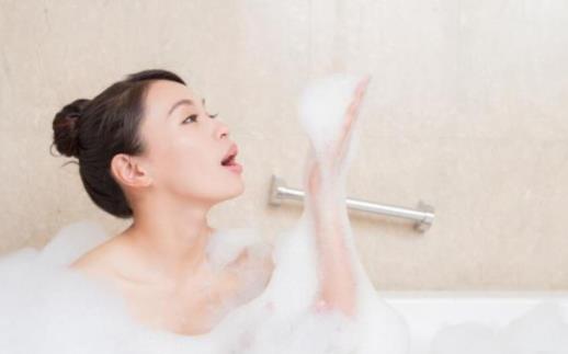 冬天可以用香皂洗澡嗎 冬天每天洗澡對身體好不好