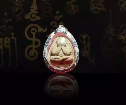 泰國(guó)佛牌的交換條件是什么?為什么說千萬(wàn)不要請(qǐng)?zhí)﹪?guó)佛牌?