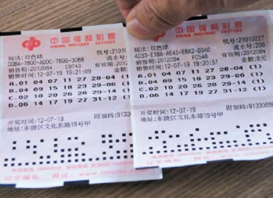 讓別人幫買彩票中了錢歸誰?什么時(shí)間段買彩票容易中獎