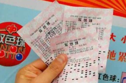 讓別人幫買彩票中了錢歸誰?什么時(shí)間段買彩票容易中獎