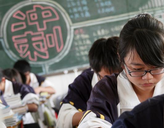 異地高考按學(xué)籍地還是戶籍地錄?每年都有高考補(bǔ)報(bào)名嗎