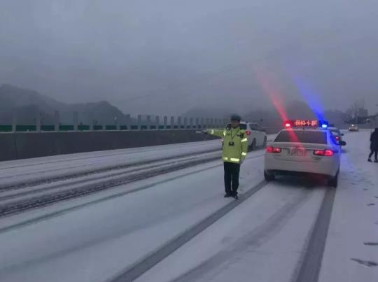 高速暴風(fēng)雪后多長(zhǎng)時(shí)間能通車?下雪了高速路還能走嗎
