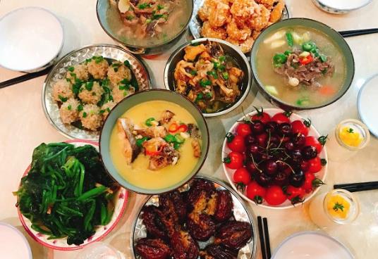 年夜飯幾個(gè)菜寓意好?年夜飯吃餃子象征著什么