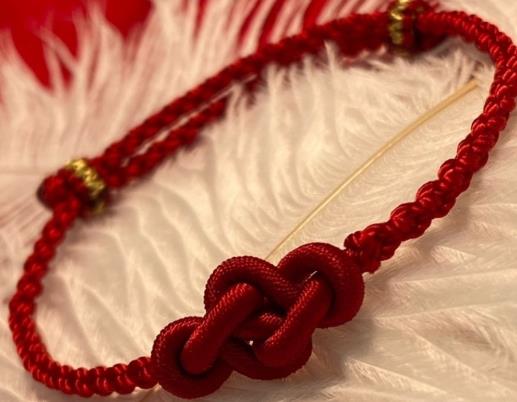 本命年紅繩取下來(lái)放盒子里可以嗎?本命年紅繩不戴可以留存嗎