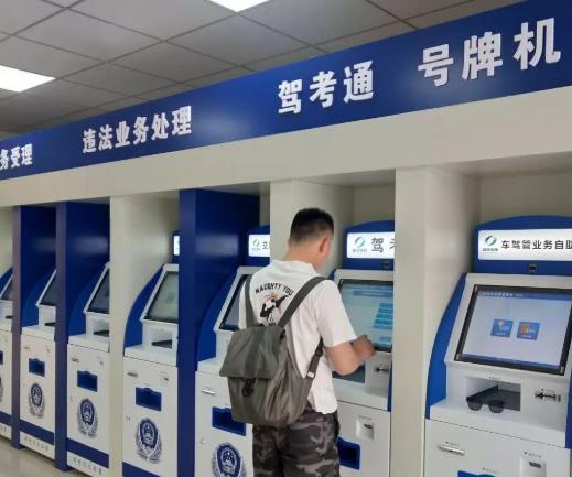 去無人車管所換證需要帶什么?武漢異地駕照期滿換證指南