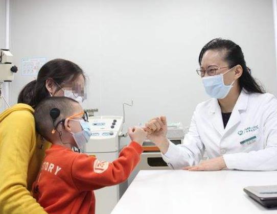 人工耳蝸植入后需要經(jīng)常調(diào)機(jī)嗎?人工耳蝸手術(shù)多久可以愈合