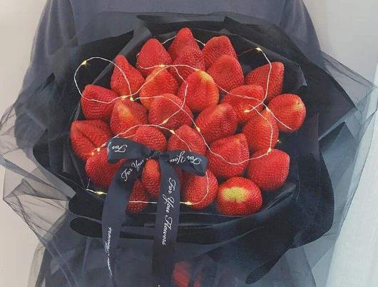 草莓花束可以帶上飛機(jī)嗎?草莓花束怎么包裝好看圖片
