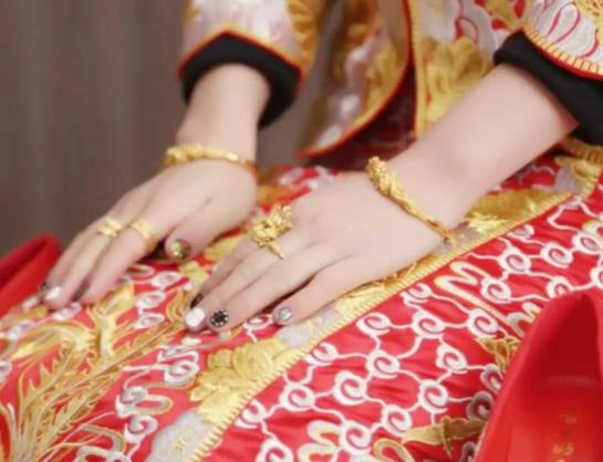 結(jié)婚三金在大城市買還是老家買?結(jié)婚三金買完后放在男方家嗎