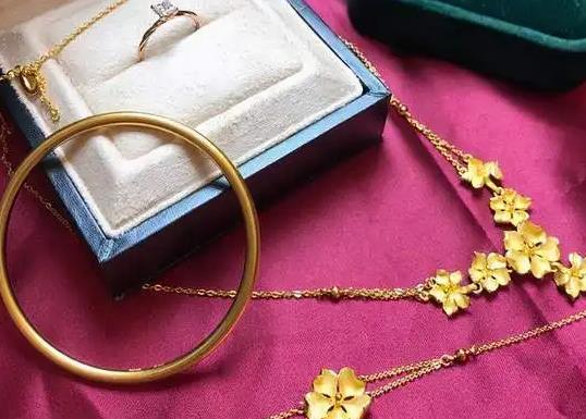 買三金去批發(fā)市場買靠譜嗎?結(jié)婚三金是一次性買嗎