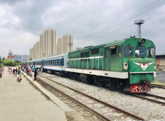 火車上開水指示燈怎么看水燒開了沒?火車上的水不熱能喝嗎