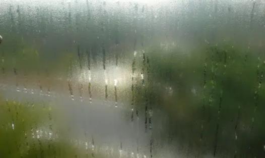 回南天開風(fēng)扇會變得更潮濕嗎 回南天怎么避免墻紙發(fā)霉
