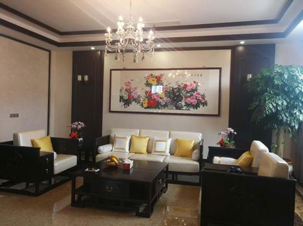 臥室里掛什么畫好 夫妻床頭掛花鳥畫最適宜