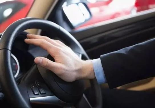 汽車能承受多大的冰雹?下冰雹開(kāi)車應(yīng)該注意什么