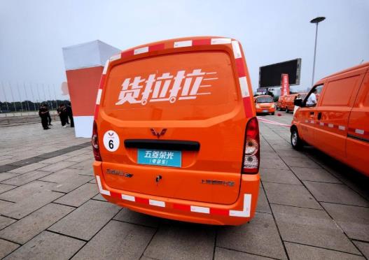 貨拉拉負(fù)責(zé)搬運(yùn)上下樓嗎?貨拉拉有人跟車(chē)怎么收費(fèi)