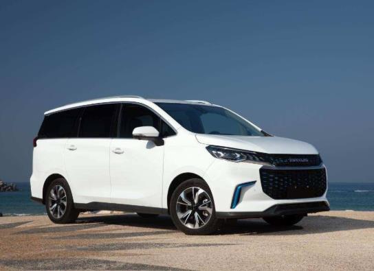 同品牌不同粘度的機(jī)油可以混加嗎?車不總開要多長時間換機(jī)油