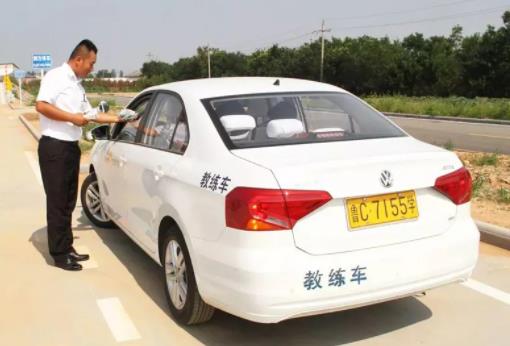 考駕照全包30天拿證可信嗎?現(xiàn)在考駕照要滿多少個學時