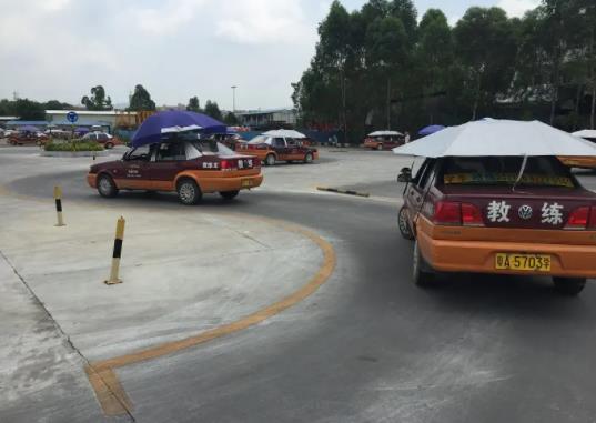 中途放棄學(xué)車的人多嗎?為什么駕校建議女孩子學(xué)C2